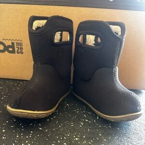 Boggs - winter boot. Water proof size five black